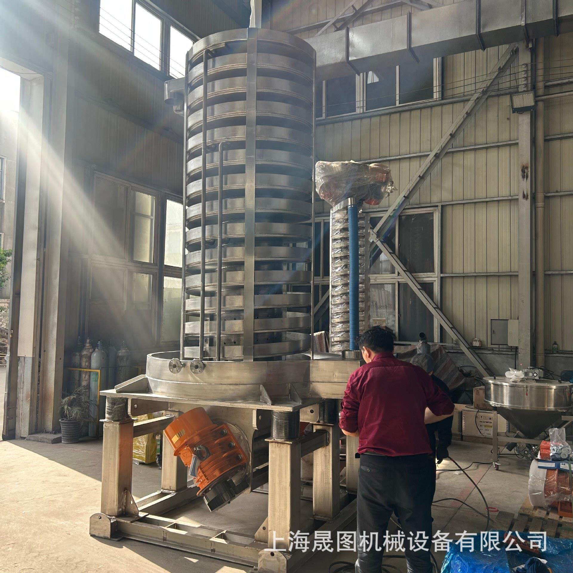 大型冷却提升机螺旋振动垂直输送设备新材料降温输送