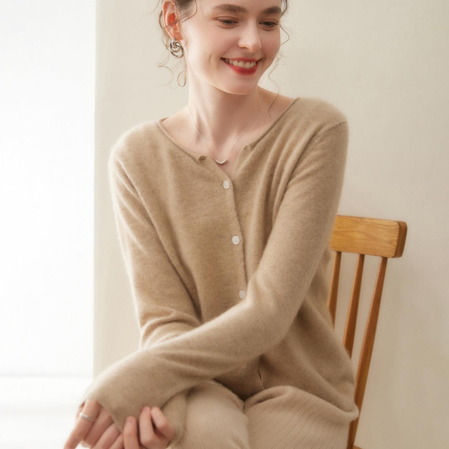 2025新款卷边山羊绒开衫女圆领毛衣秋冬短款外搭纯色羊毛针织外套