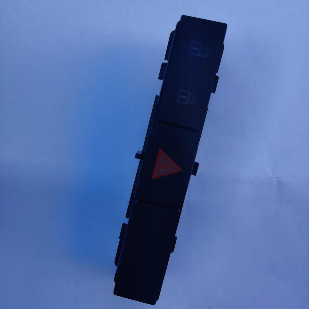 汽车双闪警示灯门锁开关适用别克英朗老款10—14零件号码13311981