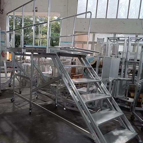 登高平台梯铝合金踏步梯可拆卸工业登高梯带护栏移动登高梯跨线梯