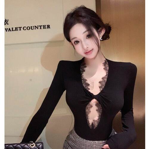 衣服女直播妖艳嗲媚辣妹显胸镂空蕾丝上衣早秋穿搭性感蕾丝连体衣