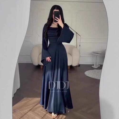 Long sleeved long skirt with waist cinching dress for women