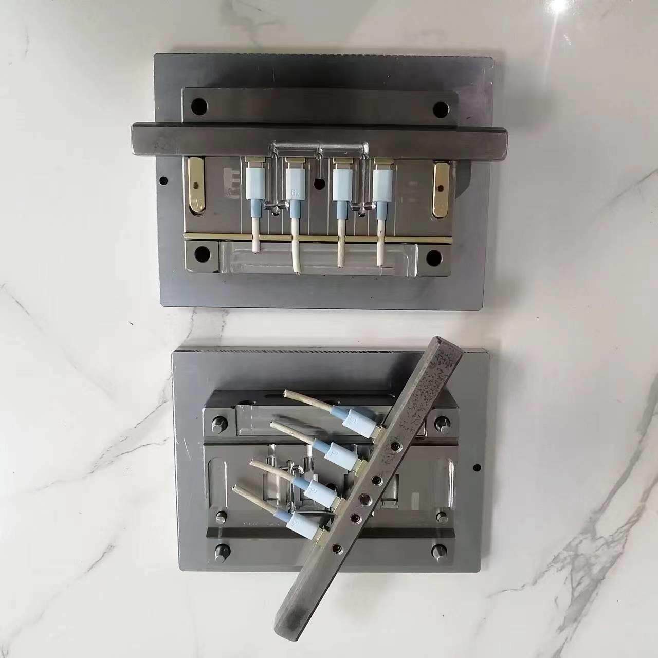 插头模具TYPE-C外模插头模具工厂加工尾卡模具ACUSB数据线