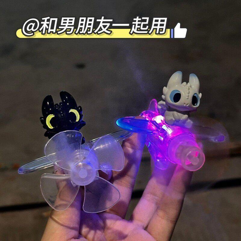 无牙仔风力发电小飞机电动车装饰摆件车载汽车氛围灯风能创意新款