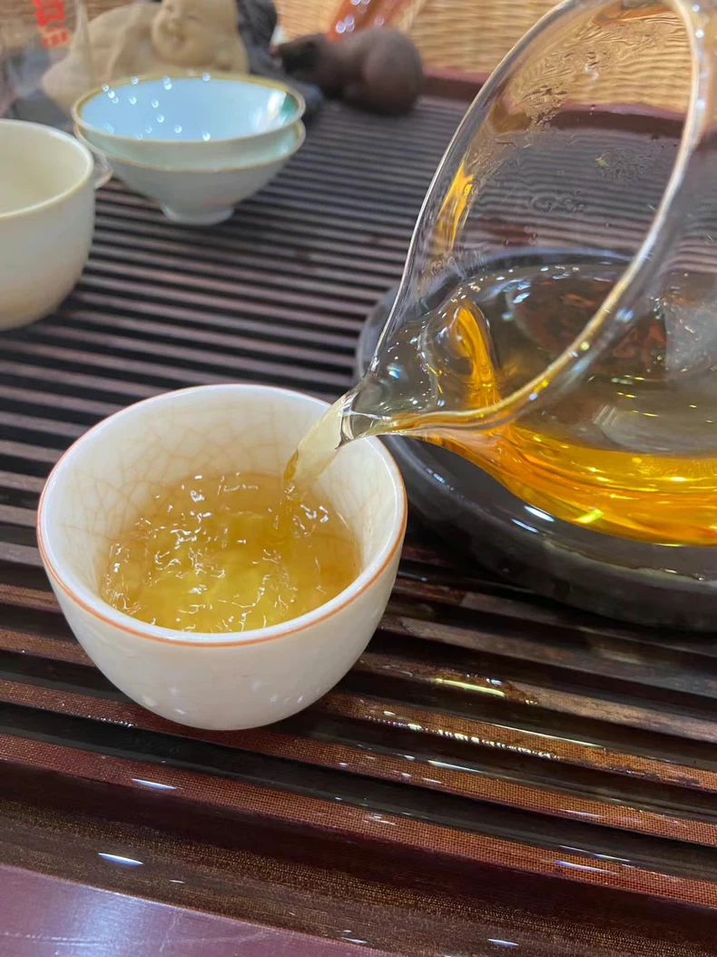茶中貴族2015年班章生態圓茶爆香純正班章古樹頭春357克一片 普洱茶 BUASHOP普洱老茶