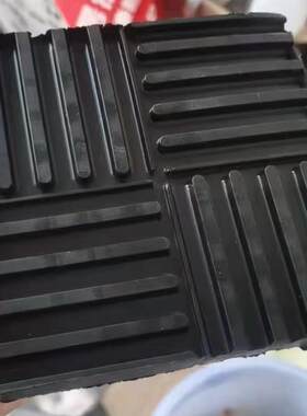 现货15mm加厚减震块空调压缩机降噪垫工业水泵电机橡胶空调减震垫