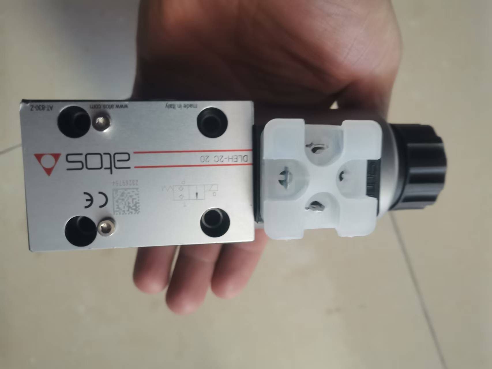 全新阿托斯电磁阀型号2C 20，1500一个