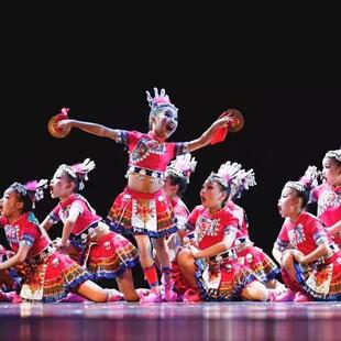 第九小河式伙伴、射击、女童表演服装、苗族、彝族儿童表演服装