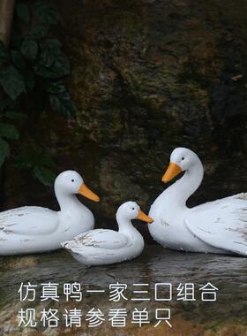 户外仿真动物喝水鸭子树脂摆件庭院花园水池鱼池水景装饰造景布置