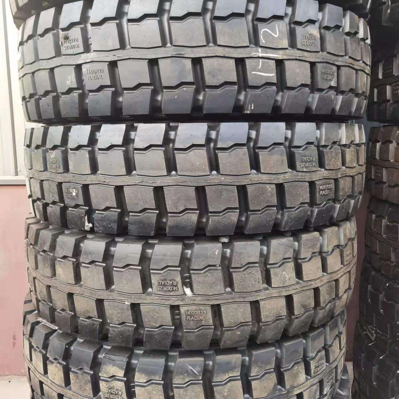 朝阳全钢丝自卸车轮胎1400R25 矿山宽体车轮胎豪沃矿卡矿霸重型车