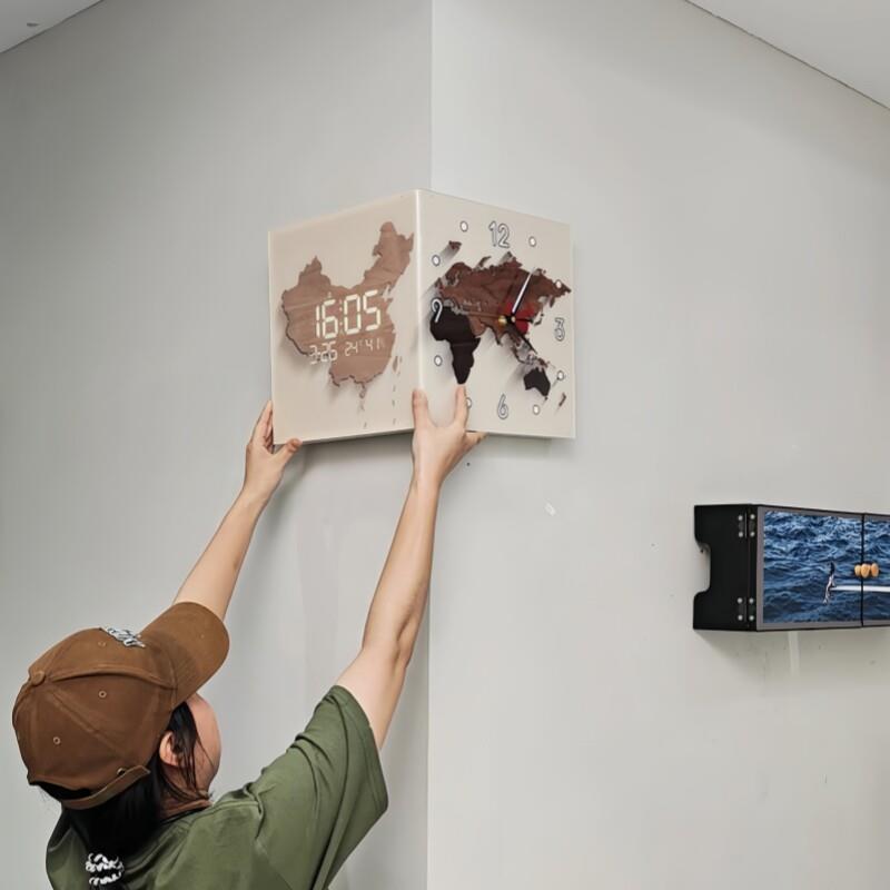 2025新款创意高级感转角挂钟客厅双面时钟地图万年历画挂墙壁灯表