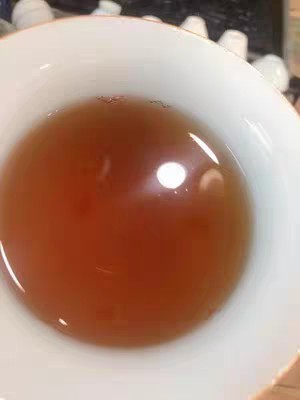 茶香浓郁 回味甘甜 分享这款陈年普洱茶熟茶饼