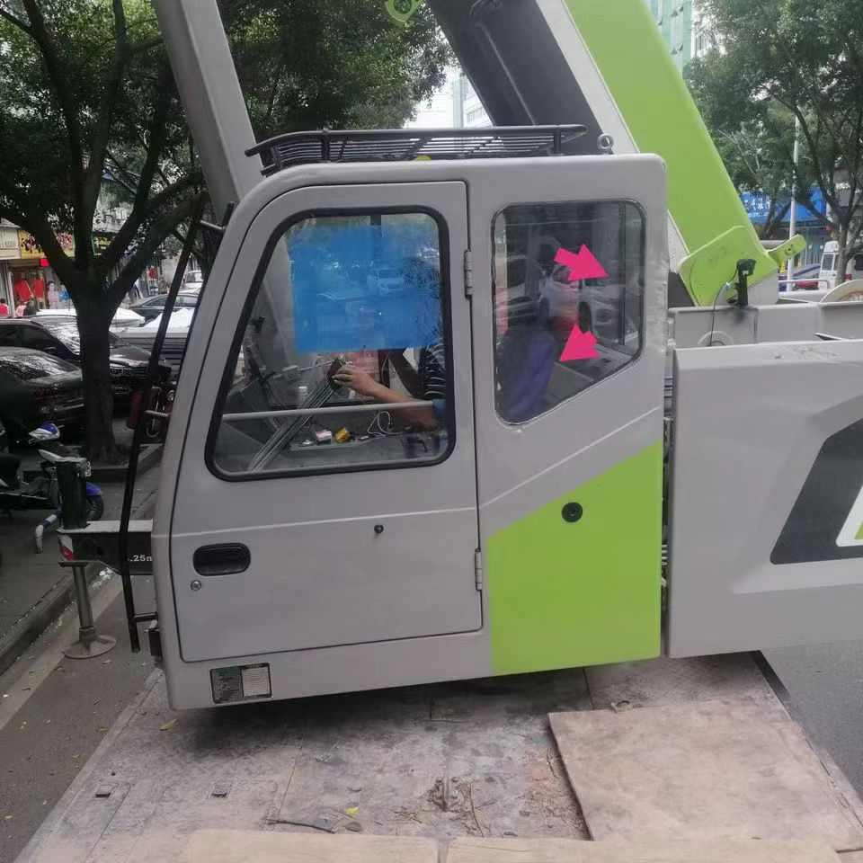 中联吊车20吨25吨上车玻璃操纵室车门玻璃前档上车原左后侧玻璃