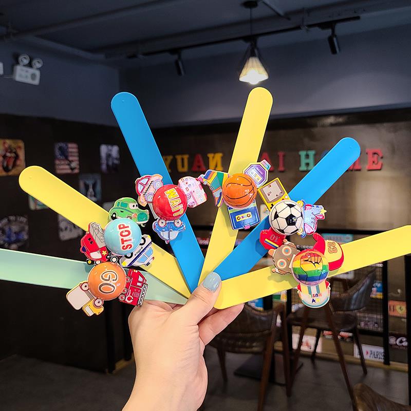 发光啪啪圈手环可旋转男童玩具可爱小汽车工程车儿童拍拍圈礼物