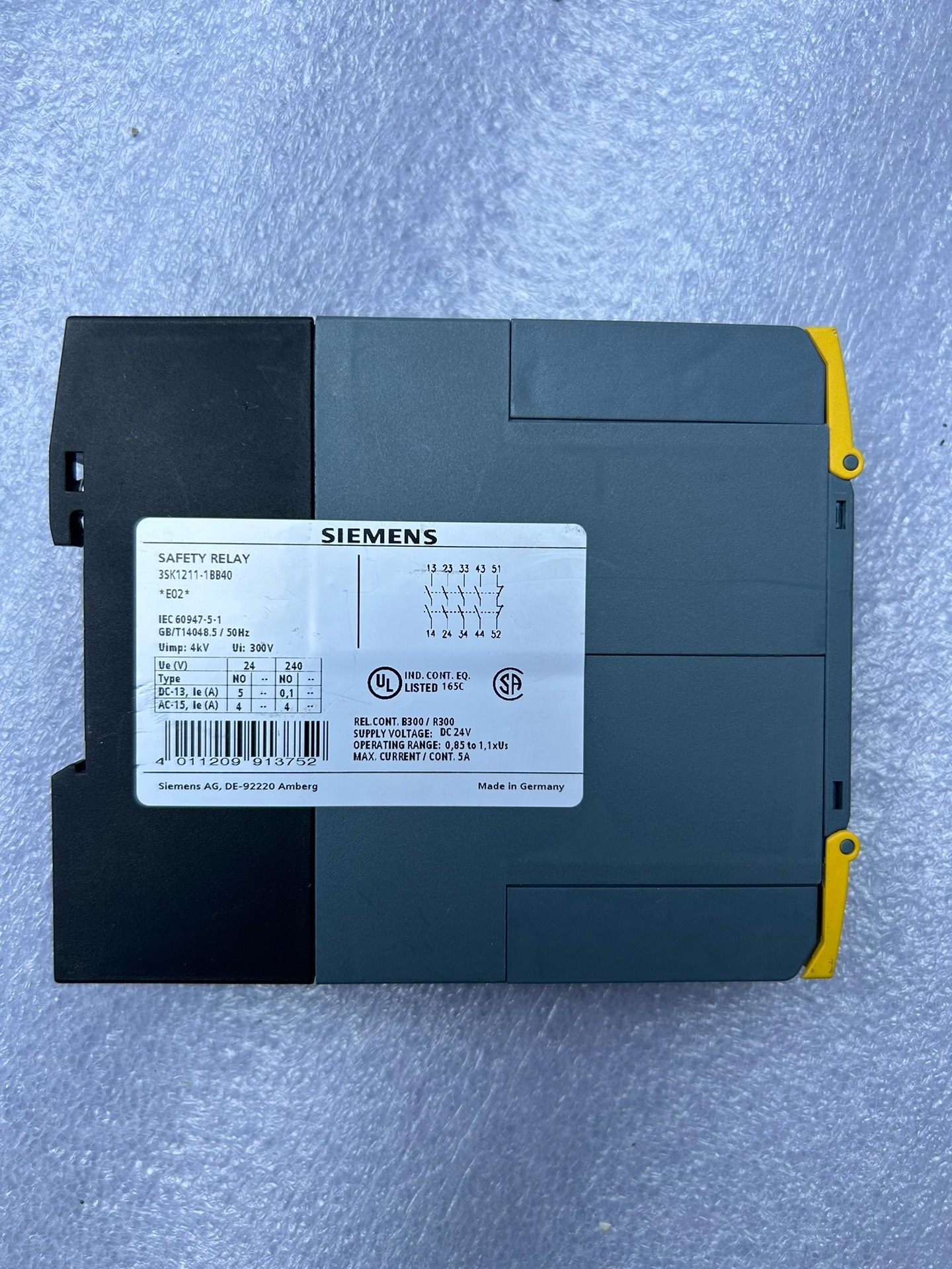 西门子安全继电器3SK1211-1BB40未装机。