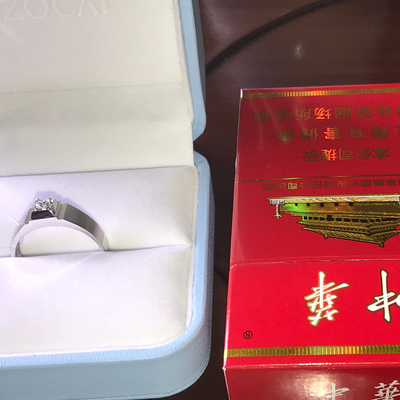 佐卡伊白18k金拉丝男士正品钻戒用后一年口碑反馈！