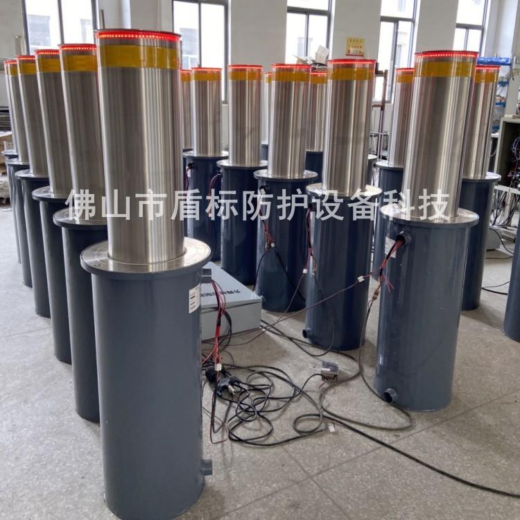 广西北海单位门口车辆进出车牌识别自动升降柱可红绿灯联动伸缩桩