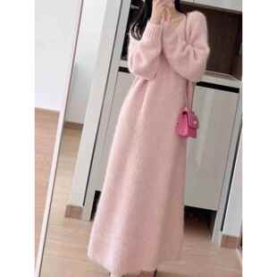 欧洲站秋装女款2024年新款配大衣长款过膝毛衣粉色打底针织连衣裙