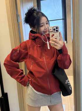 台州三门冲锋衣鸟家GAMA朱雀红软壳男女秋季连帽外防风防水户外登