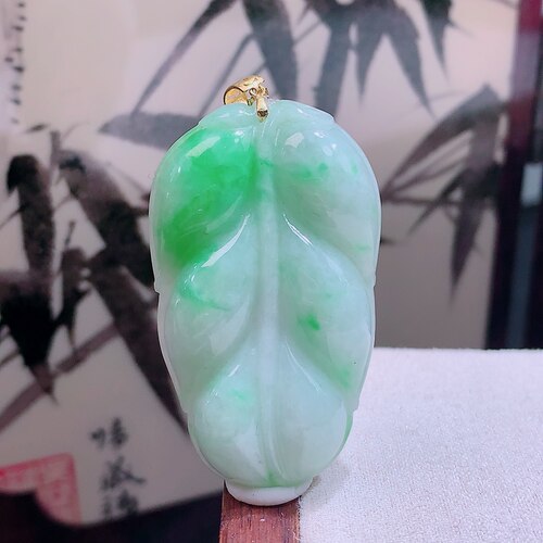 缅甸天然翡翠A货18k金白底青飘阳绿花高端精品闪拍金枝玉叶玉吊坠