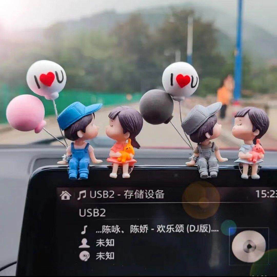 车子饰品摆件新款内饰品中控台后视镜可爱车载情侣摆件小车上网红