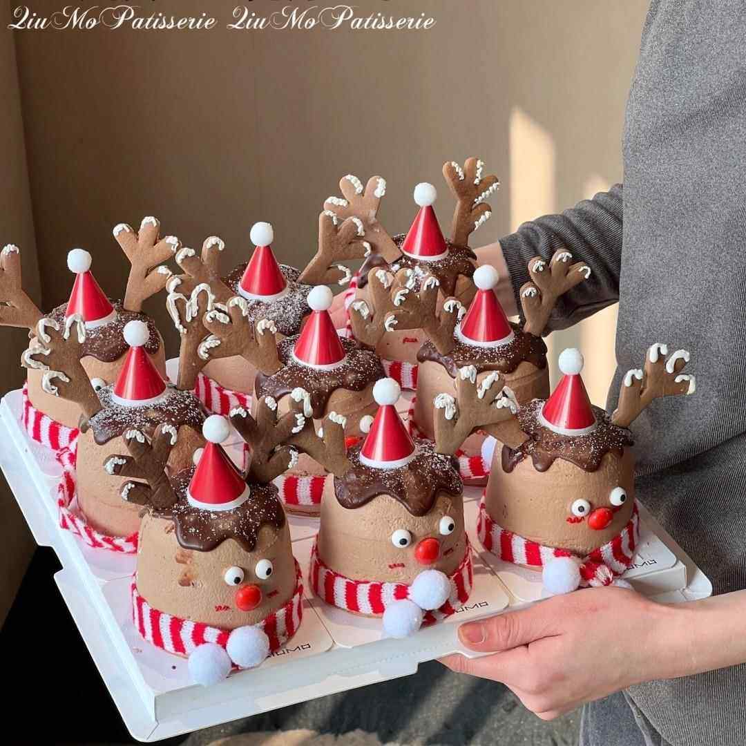 2025圣诞节蛋糕装饰迷你毛球帽红白色毛线小帽子围巾草莓蜡烛插件