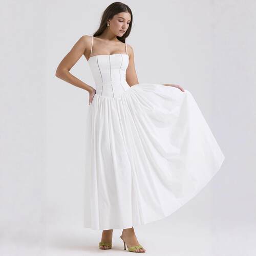Strap dress looks slim with floral patterns