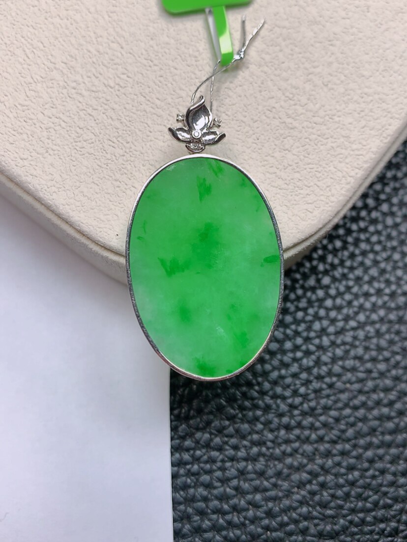 天然真品翡翠正品 水润细腻气质18k金镶嵌冰阳绿满阳色无事牌吊坠