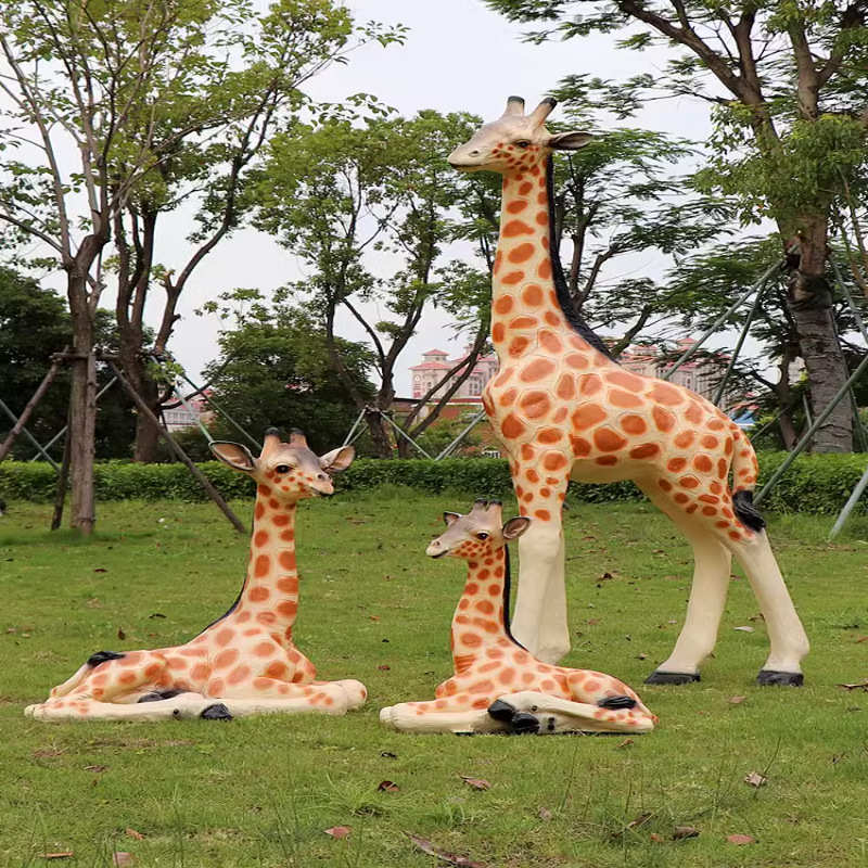 仿真长颈鹿动物摆件户外大型玻璃钢雕塑幼儿园林景区落地装饰小品
