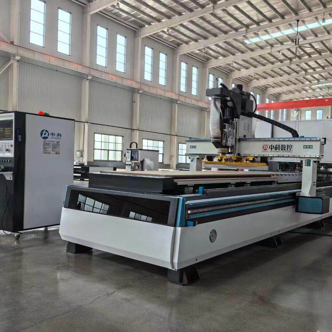 厂家可订密度板CNC盘式换刀加工中心自动模压门衣柜门设备下料机