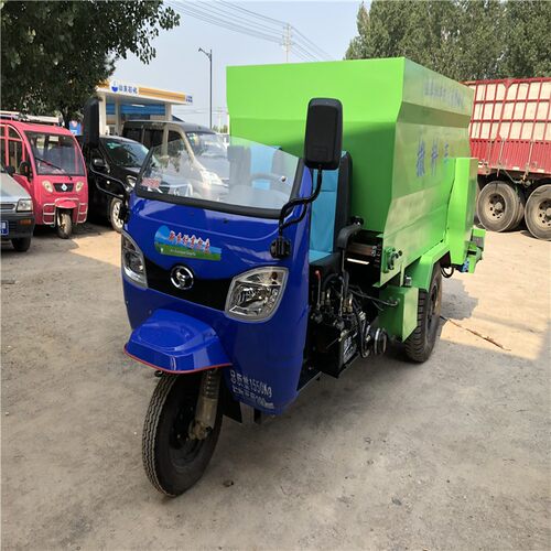 三轮自动撒料车 电动毛驴抛草车 牛羊自动撒料车价格