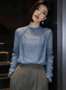 漂亮超好看雾蓝色上衣女2026夏季新款轻奢风通勤插肩袖褶皱风衬衫