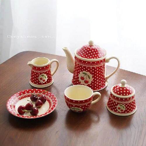 Lovely British Style Ceramic Milk Jugs With Handle And Pull