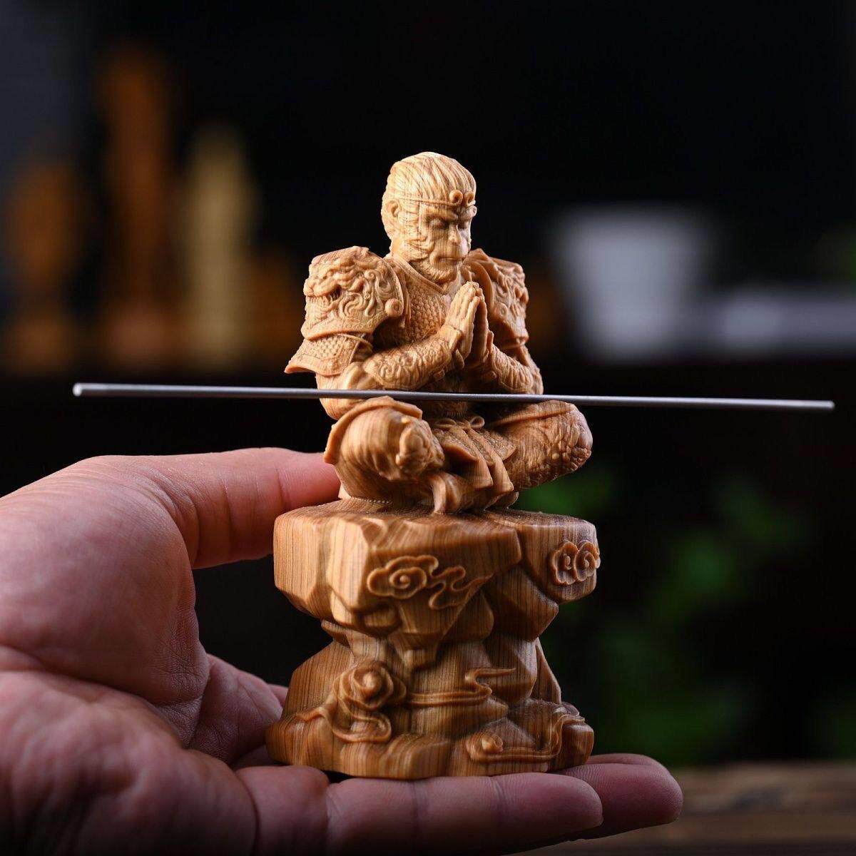 崖柏雕刻斗战胜佛手把件齐天大圣黑神话孙悟空摆件木质装饰工艺品