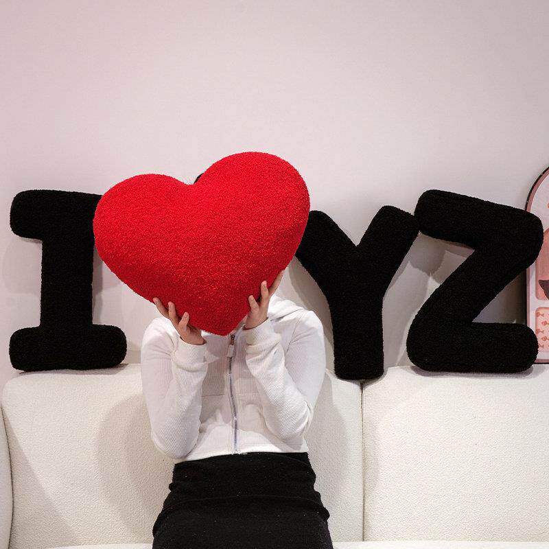 趣味英文字母LOVE抱枕毛绒玩具简约创意DIY组合ABCD玩偶拍照道具