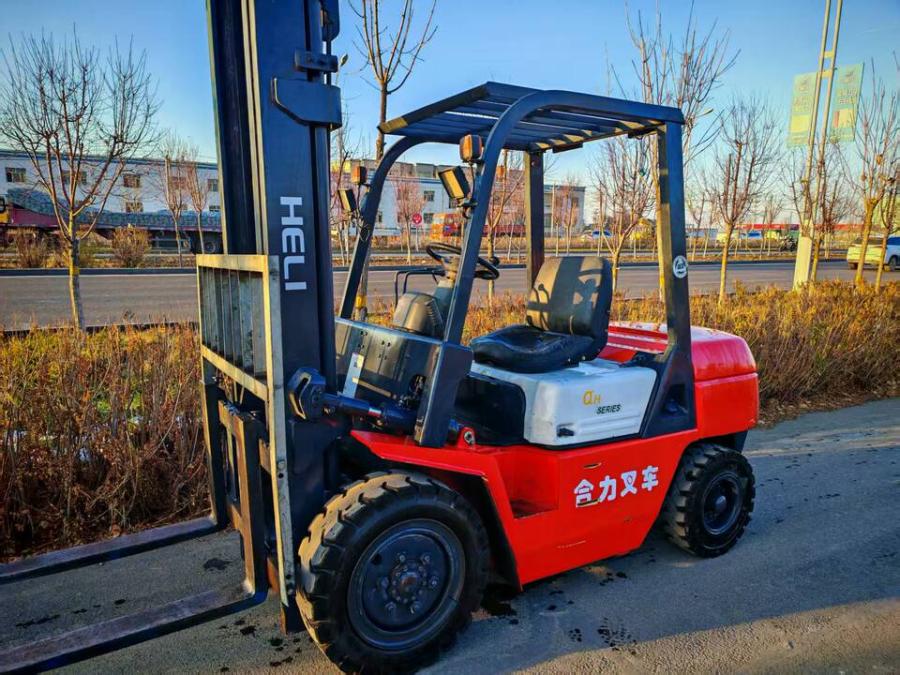 11月24日乌鲁木齐委托-资产处置安徽合力叉车一台,载重3吨,起升4米门架,性能正常网络拍卖公告