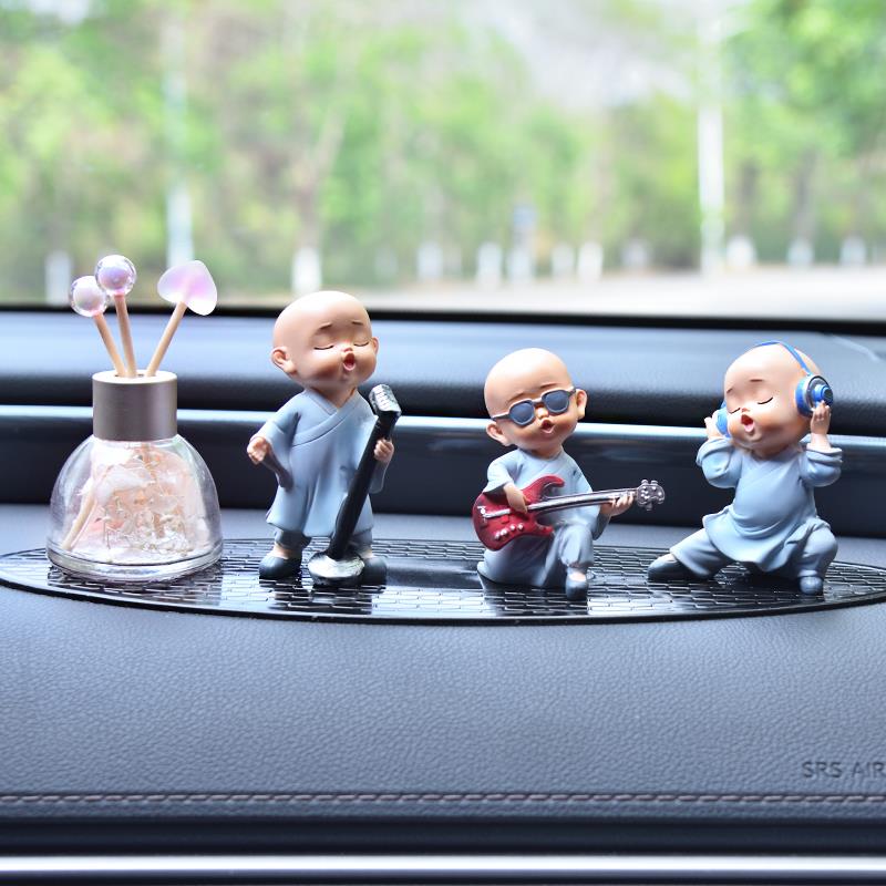 正品车载尚摆件创意乐队小和个性车装饰中控台香汽薰饰车上品车内