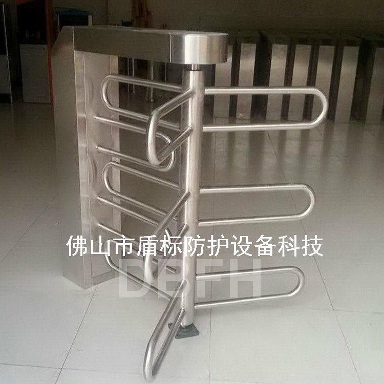 不锈钢门进入通道扎机三排栏杆梳状限半门禹州招远车站向门