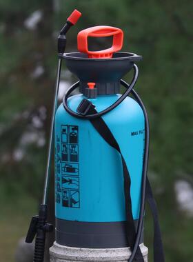 肩负式手动气压大容量5L8L喷雾器农用园艺打压式浇花壶蓝色大喷壶