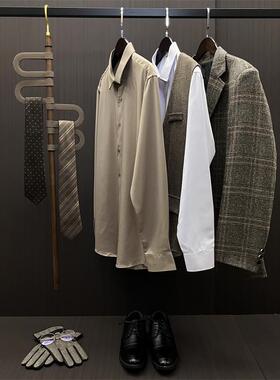 罗家样板房衣帽间轻奢衣服皮鞋软装咖色主题商务男士衣柜装饰西服
