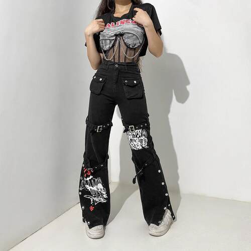 Initial impression of printed metal buckle denim hanging