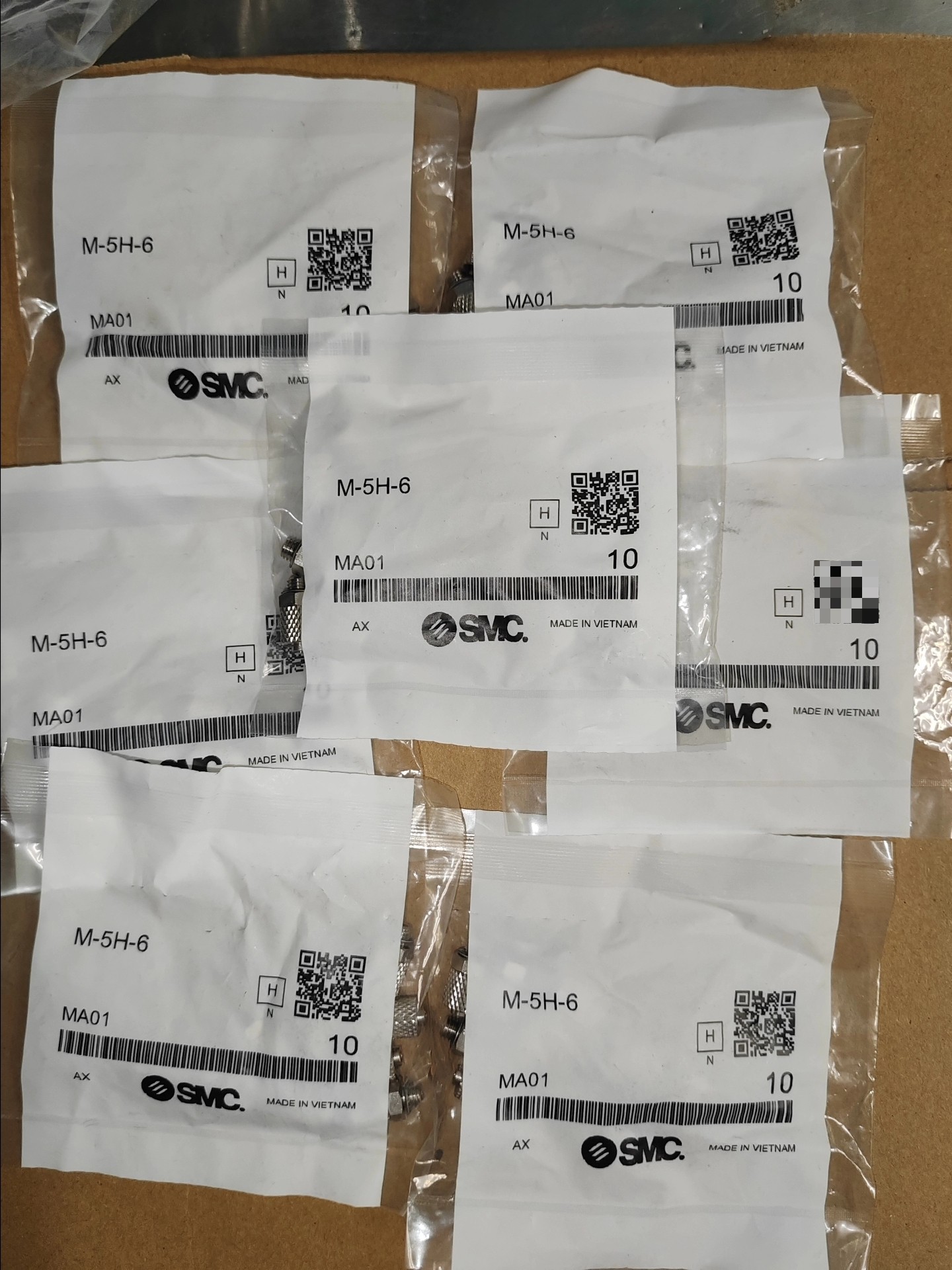 打包处理:全新原装正品SMC金属接头M-5H-6     7