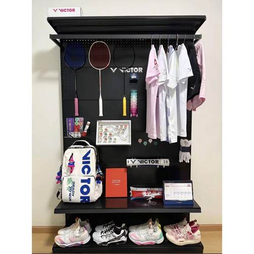 巩固货架羽毛球球拍收纳装备衣帽间置物架户外露营免钉衣柜装备墙