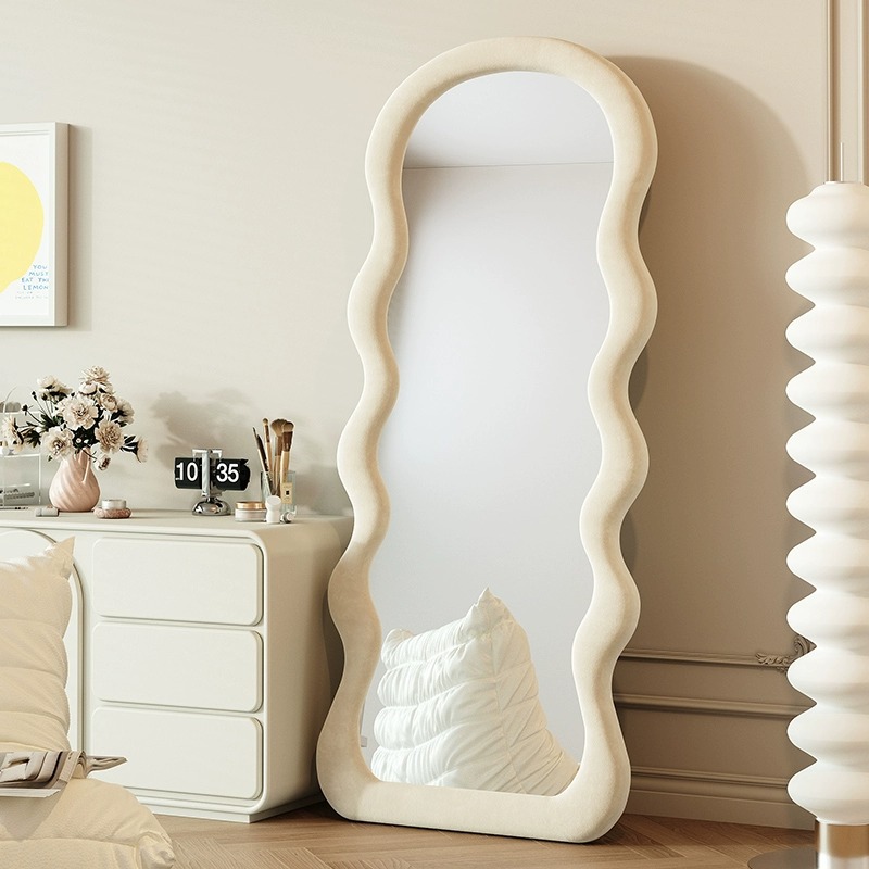 穿衣镜奶油试衣造型全身穿衣镜