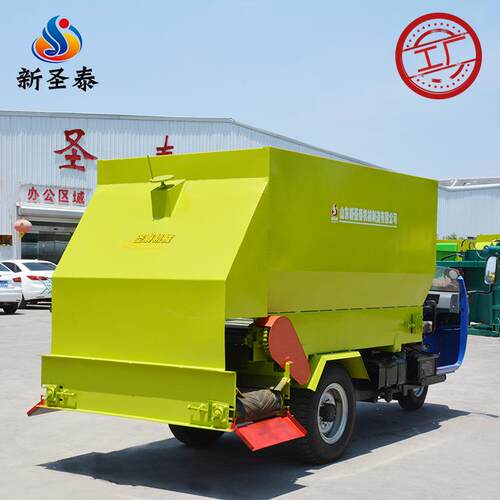 5立方TMR搅拌一体撒料车养殖场三轮搅拌撒料车自走式饲料搅拌车