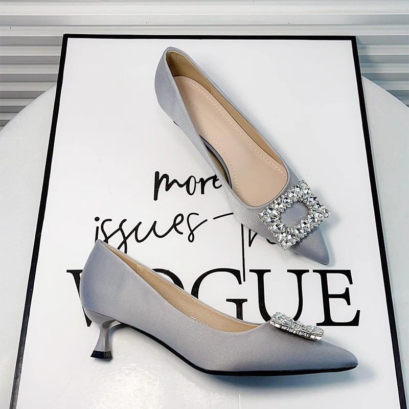 香港水钻低跟舒适缎面尖头高跟鞋女细跟2025春秋新款工作通勤单鞋