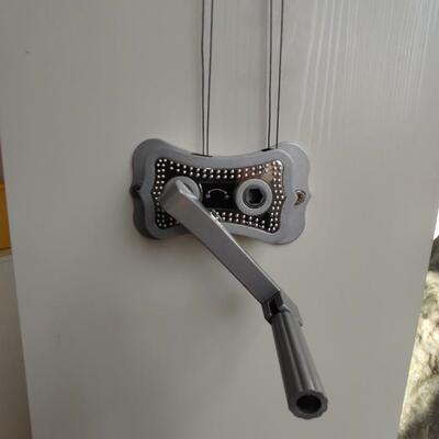 《傲骨贤妻》万能晾衣架手曲柄免打孔可调配件手把手总成阳台把手