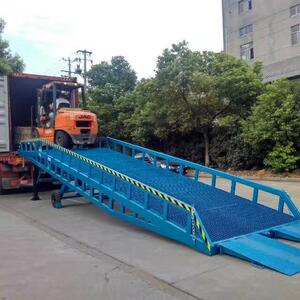 可移动式登车桥掏柜平台10吨移动登车桥装卸平台