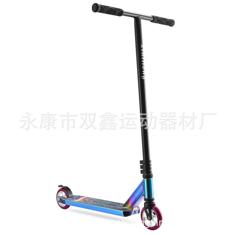 鑫利隆新款滑板车七彩成人街车滑板车HIC安全系统极限动作特技车