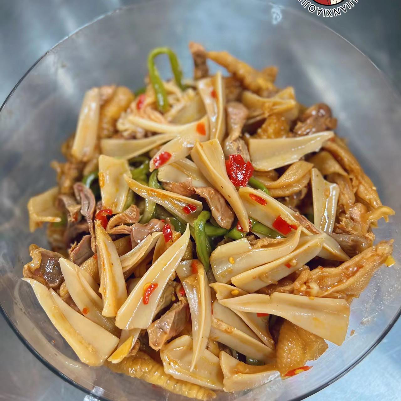 有一个小妹妹吃货店，胡椒和芝麻，大杂项蟋蟀，鸡爪，百叶鸡胗，